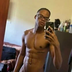 RonaldJustLiving @rxnald_tt profile picture